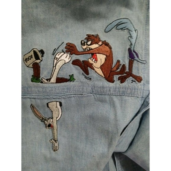 Mens Denim Shirt M Warner Bros Taz Road Runner Bugs Bunny Wylie Coyote Daffy - Picture 3 of 6